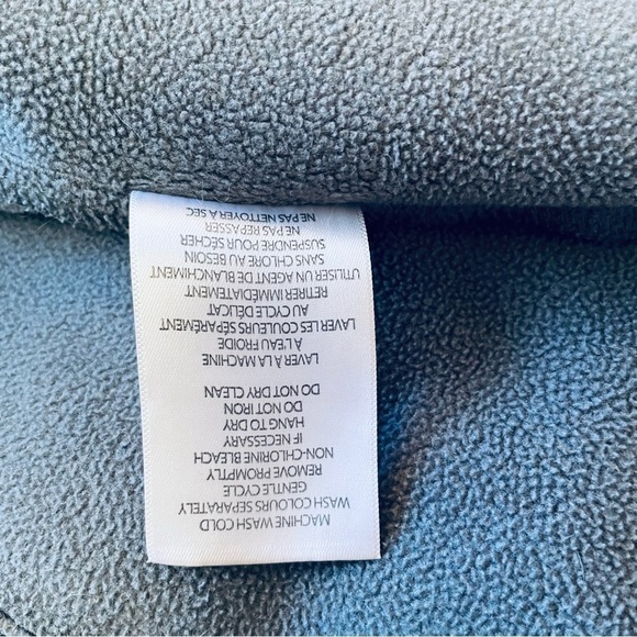 Cloudveil Hooded Black Soft Shell - Rose Design
Jacket Size XS - Picture 9 of 14